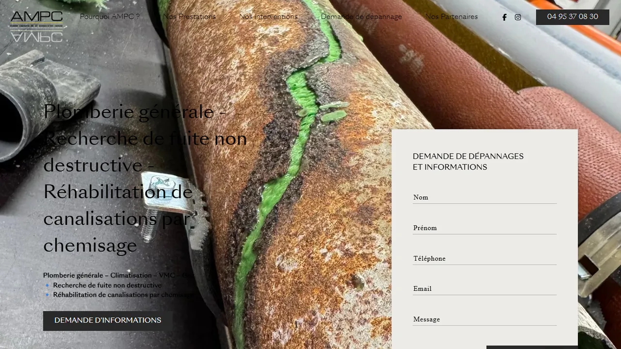 Page d'accueil du site AMPC Plomberie avec ses services et son formulaire de dépannage